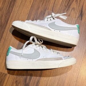 Nike White and Gray Sneakers with Green Accents Size 4Y